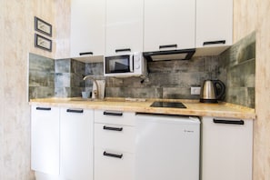 Business-Apartment | Eigene Küche | Mikrowelle, Herdplatte, Wasserkocher, Hochstuhl