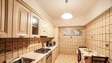 Réfrigérateur, four, plaque de cuisson, lave-vaisselle