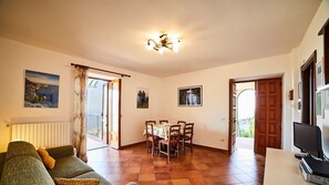 TV, DVD player, foosball, table tennis - Villa Belle, Panoramic Villa Near Ravello, Private Pool, garden, views, parking (Scala)