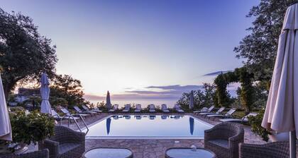 Villa de luxe avec piscine privée équipée de tout le confort, grand parking dans le jardin