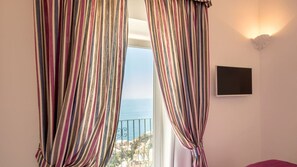 5 chambres, coffres-forts dans les chambres, fer et planche à repasser