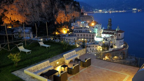 Luxusvilla mit privatem Pool in der Nähe von Amalfi, nahe am Strand, ausgestattete Außenbereiche