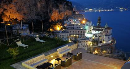 Luxusvilla mit privatem Pool in der Nähe von Amalfi, nahe am Strand, ausgestattete Außenbereiche