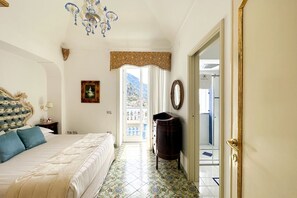In-room safe, iron/ironing board, WiFi, bed sheets