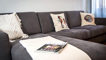 Comfort Apartment, 1 Bedroom, City View | Living area