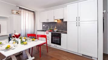 Apartemen Comfort, 1 kamar tidur, pemandangan kota | Dapur pribadi | Peralatan masak/sendok-piring