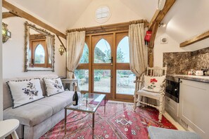 Living area - Bramble Bank 'cartshed'-1 Bed Cottage-sleeps 2 (Henley-on-Thames)
