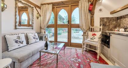 Bramble Bank 'cartshed'-1 Bed Cottage-sleeps 2