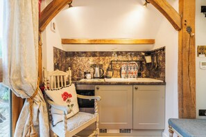 Interior - Bramble Bank 'cartshed'-1 Bed Cottage-sleeps 2 (Henley-on-Thames)