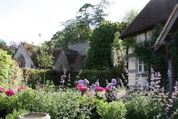 Cottage | Property grounds - Bramble Bank 'cartshed'-1 Bed Cottage-sleeps 2 (Henley-on-Thames)