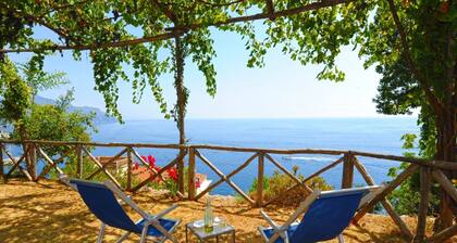 Panoraamamökki Amalfissa muinaisessa huvilassa, josta on upeat näkymät, oma terassi