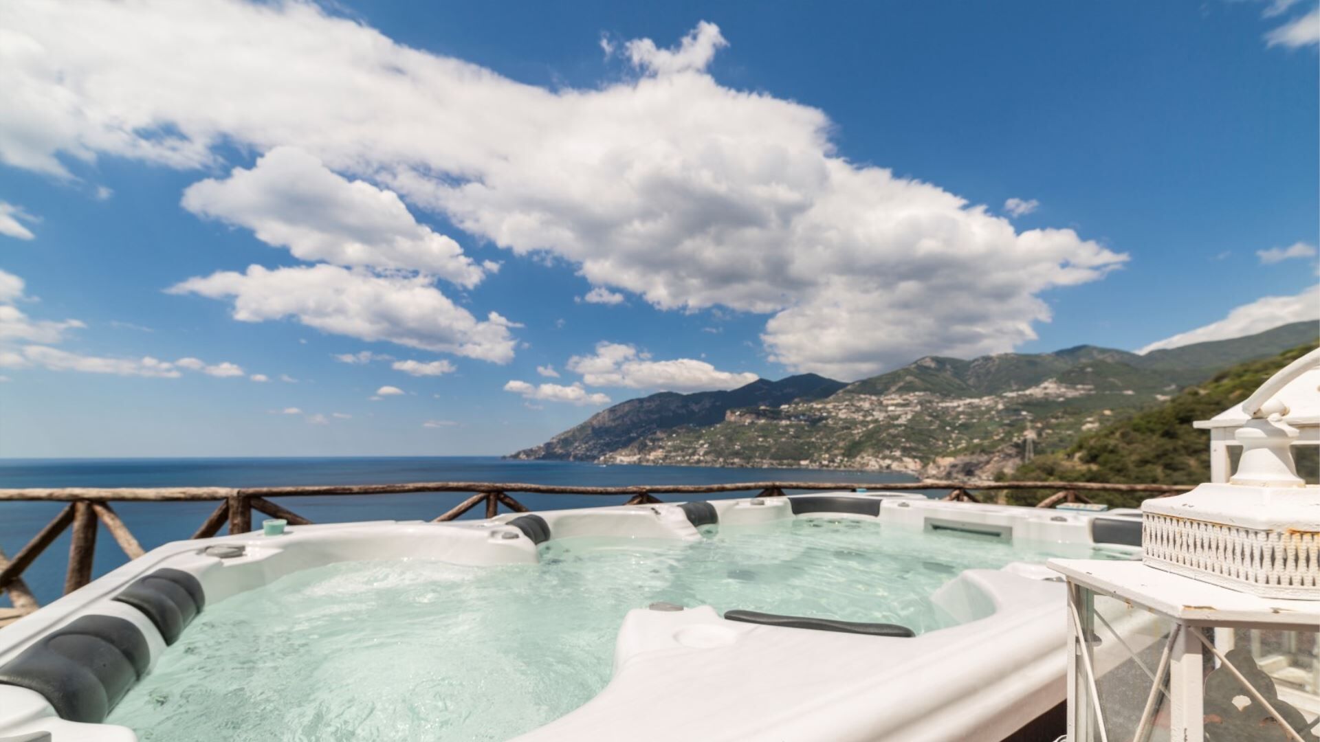 Tina de hidromasaje al aire libre