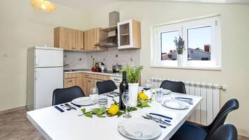 Deluxe Apartment, 3 Bedrooms, Balcony, Pool View | Private kitchen | Electric kettle, cookware/dishes/utensils