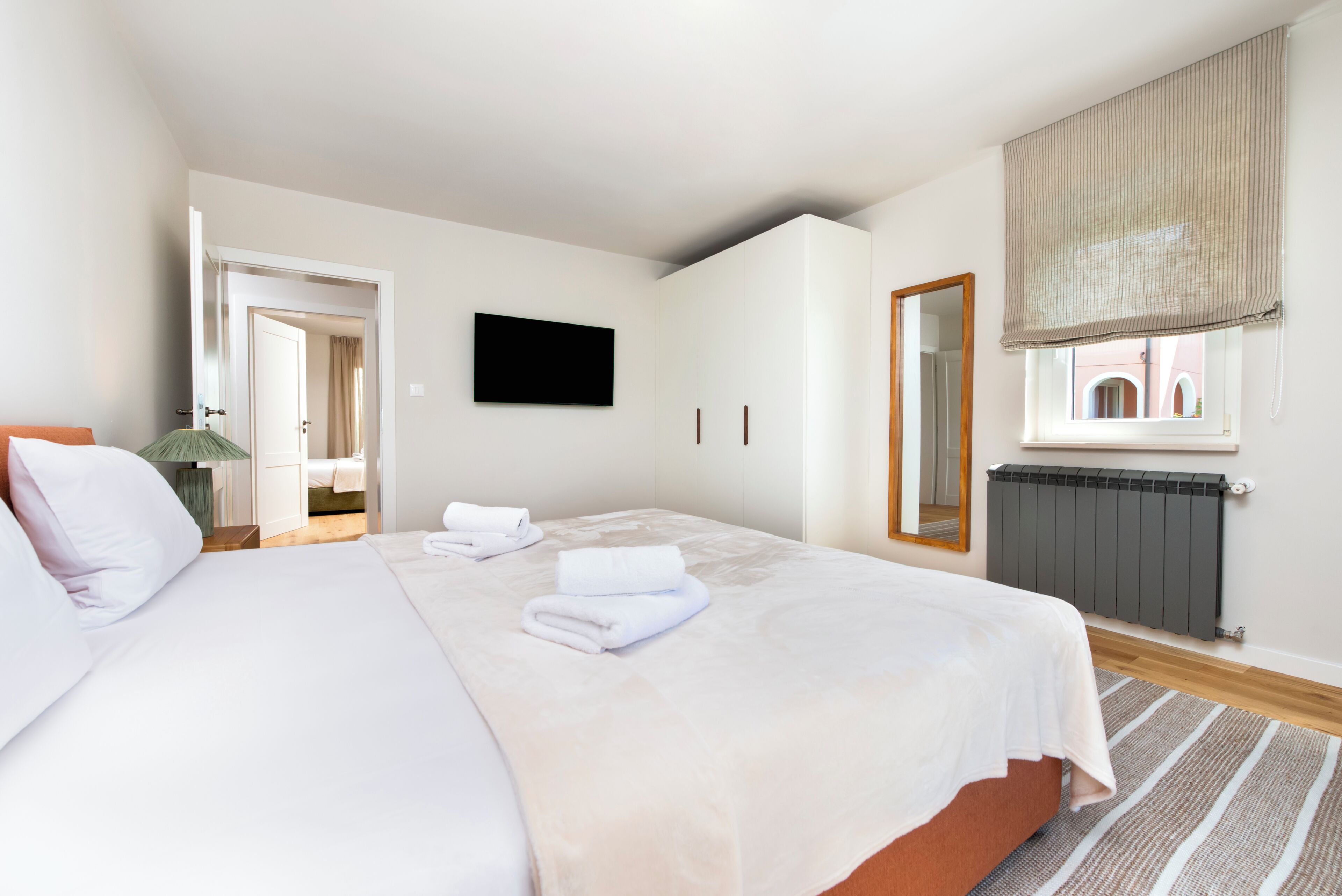 Appartement Deluxe, 4 chambres, terrasse, vue piscine | Bureau, fer et planche à repasser, Wi-Fi gratuit, draps fournis