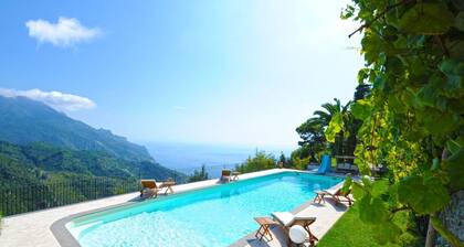 Lo sguardo sul mare, Luxury Ravello Villa, Private Pool, Great View, parking