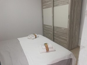 1 室のベッドルーム、アイロン / アイロン台、WiFi、ベッドシーツ
