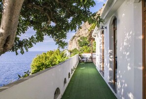 Terrace/patio - Villa Frida, With Private SeaPlatform close to Amalfi and private parking. (Conca dei Marini)