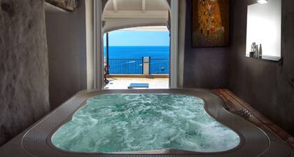 Villa Cindarella, Exclusive Property in Positano, private jacuzzi, near beach!