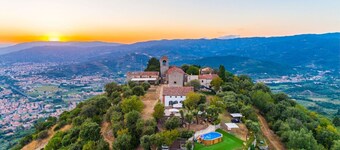 Villa Simonetta, Splendid Property inTuscany with private pool and jacuzzi