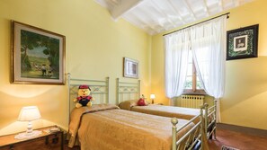 5 bedrooms, WiFi, bed sheets