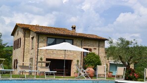 Property grounds - Mora, Peacefull Luxury villa in Umbria with Private pool, gardens and views (Piedicolle)