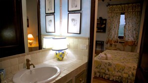 5 chambres, fer et planche à repasser, Wi-Fi, draps fournis