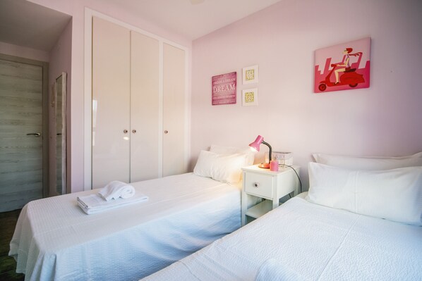 3 bedrooms, iron/ironing board, free WiFi, bed sheets