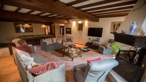 Smart TV, DVD player, stereo