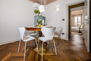 Design Apartment, 2 Bedrooms | In-room dining