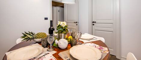 设计公寓, 2 间卧室 | 客房内用餐