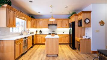 Rumah, 4 kamar tidur | Dapur pribadi | Lemari es, microwave, oven, dan mesin pembuat kopi/teh