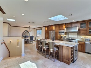 Refrigerador, microondas, parrilla de estufa y lavavajillas 