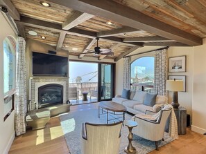 Smart TV, fireplace
