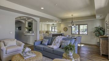 Smart TV, fireplace