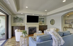 Smart TV, fireplace