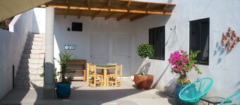 Milagro Guest House, Seaside Bungalow with Ocean View and a Private Pool!