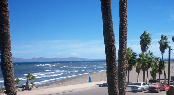 Beach nearby, sun loungers, beach towels