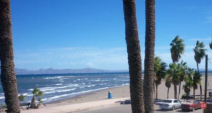 Milagro Guest House, Seaside Bungalow with Ocean View and a Private Pool!