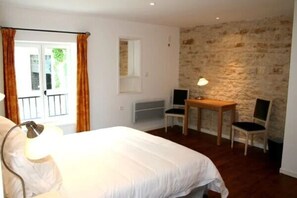 3 slaapkamers, een strijkplank/strijkijzer, wifi, beddengoed