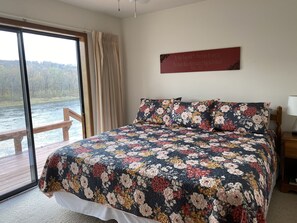 3 slaapkamers, een strijkplank/strijkijzer, wifi, beddengoed