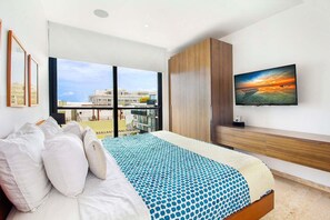 3 bedrooms, desk, iron/ironing board, free WiFi