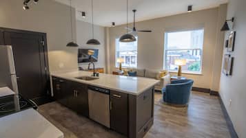 1 habitación, decoración personalizada y muebles diferentes