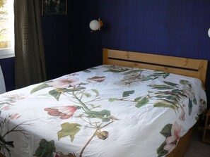 1 bedroom, iron/ironing board, travel cot, free WiFi