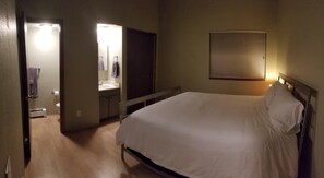 2 habitaciones, tabla de planchar con plancha, wifi y ropa de cama