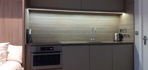 Fridge, microwave, oven, stovetop - Central Modern Studio. Parking Available (YORK)