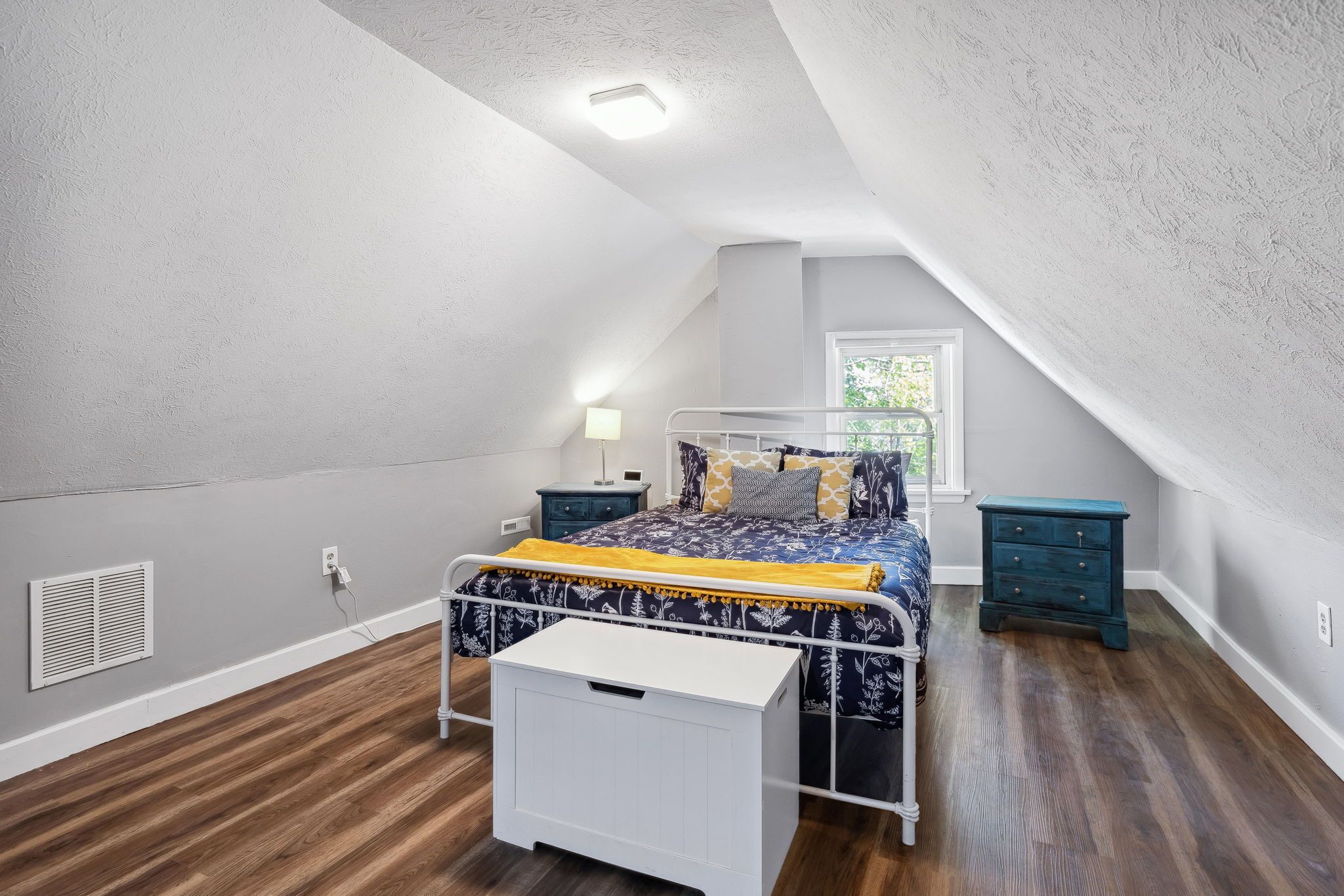 3 soverom, strykejern/-brett, wi-fi og sengetøy