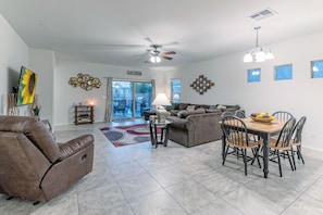 Smart TV, books, video library - TVs All BRs, Htd POOL, Fire Pit, Paradise for Hikers/Bikers/Golfers (Phoenix)