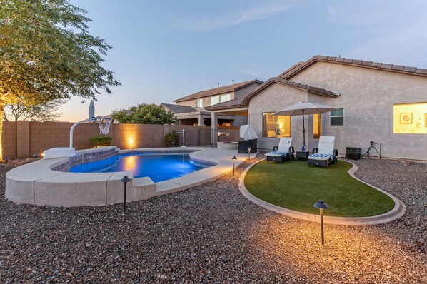 A heated pool - TVs All BRs, Htd POOL, Fire Pit, Paradise for Hikers/Bikers/Golfers (Phoenix)