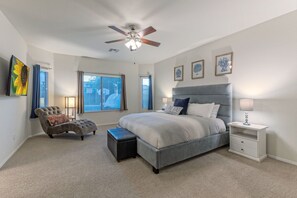 4 bedrooms, desk, iron/ironing board, free WiFi - TVs All BRs, Htd POOL, Fire Pit, Paradise for Hikers/Bikers/Golfers (Phoenix)