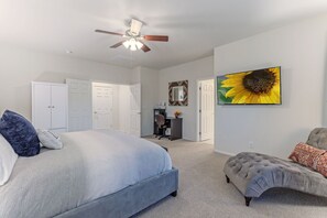 4 bedrooms, desk, iron/ironing board, free WiFi